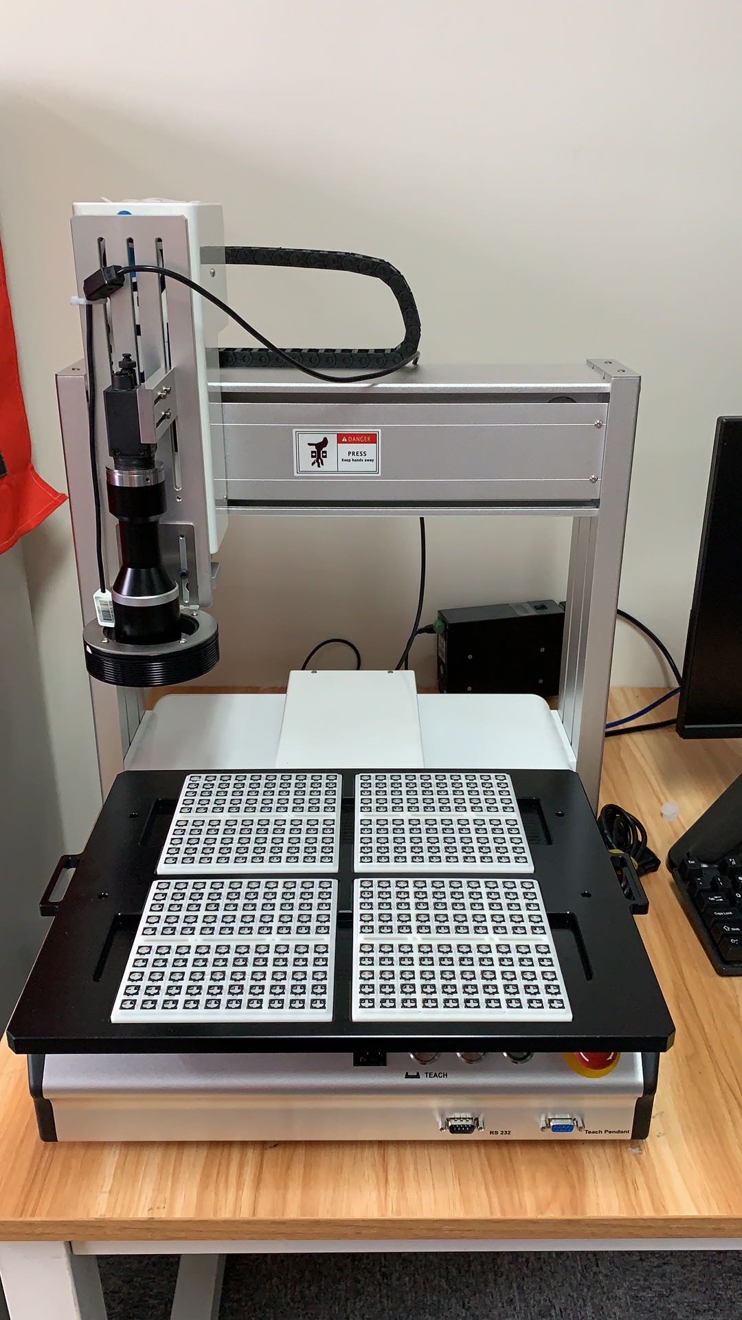 半自动VCM黑件缺陷检查机