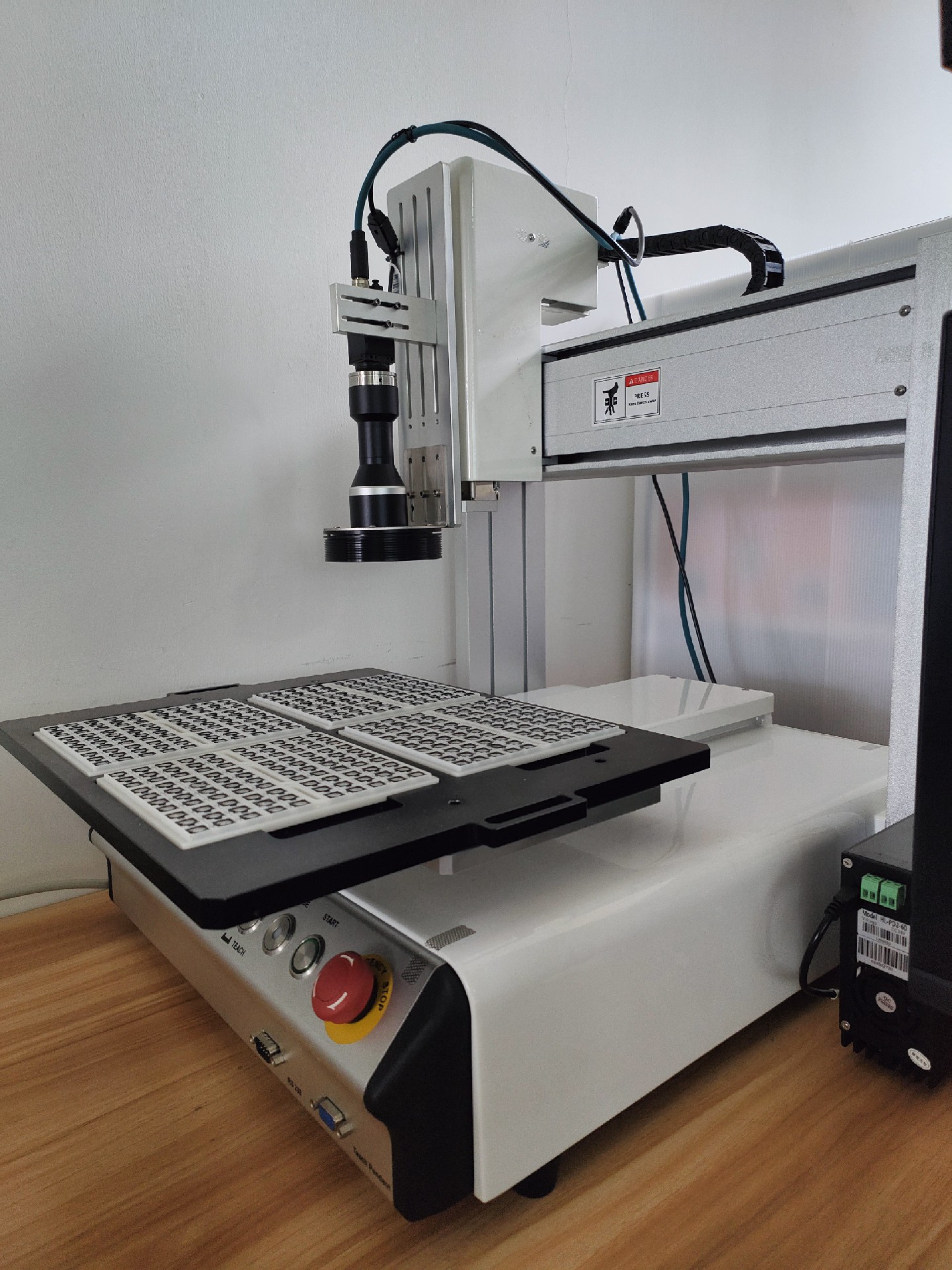 半自动VCM黑件缺陷检查机