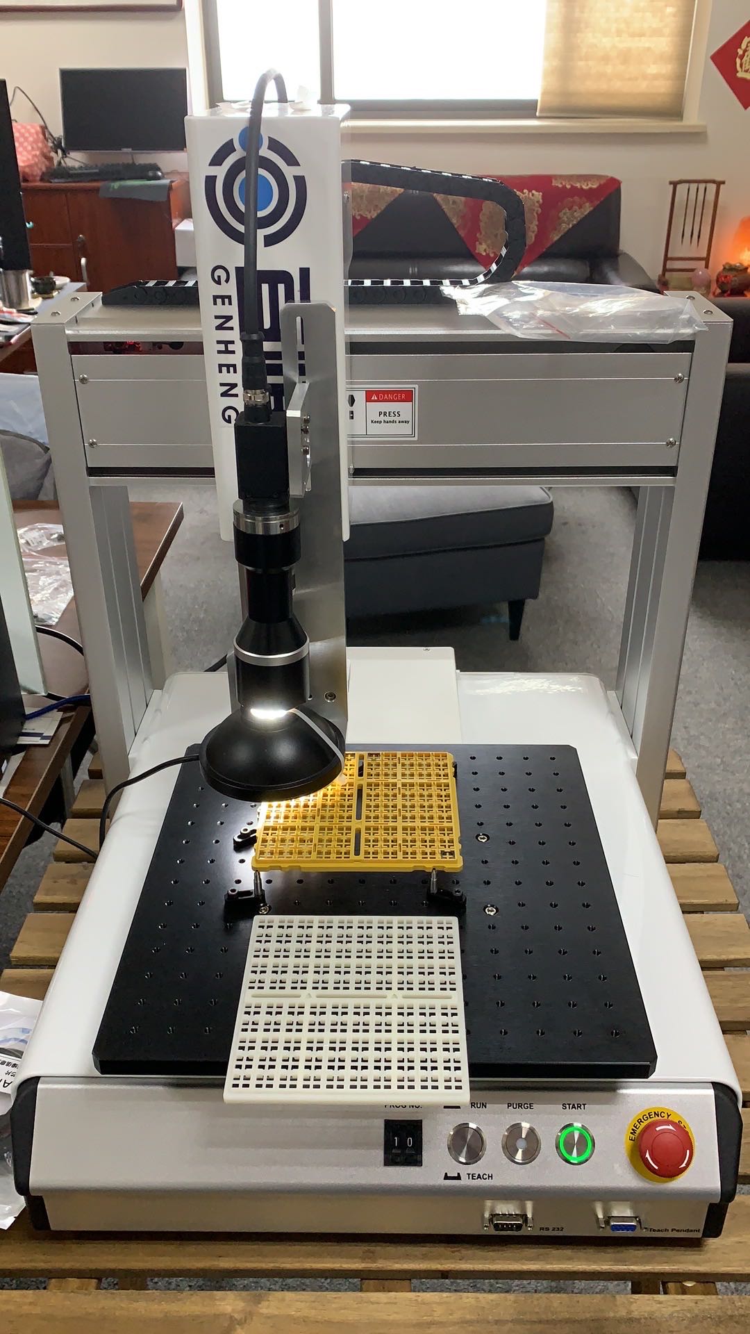 半自动VCM黑件缺陷检查机